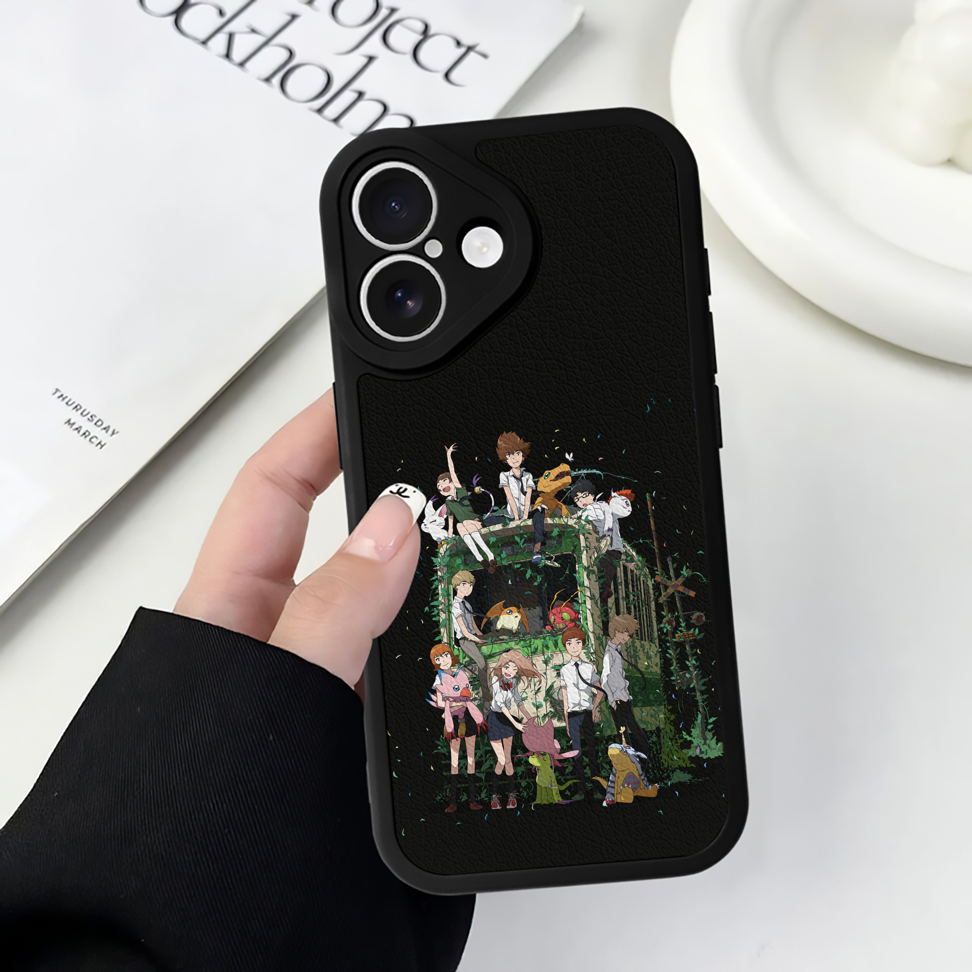 （画像用） Digimon デジタルモンスター/デジモン 【iPhone 16シリーズ対応】シリコンスマホケース（レザー調） 材質：シリコン